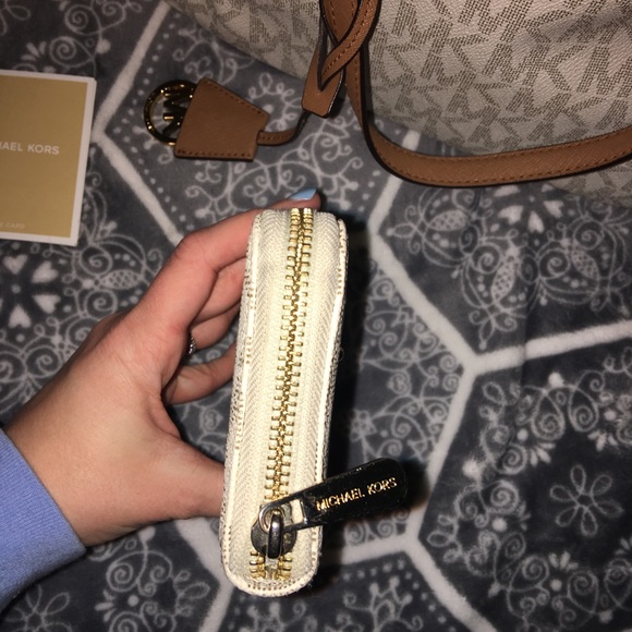 Michael Kors Wallet - Picture 5 of 7